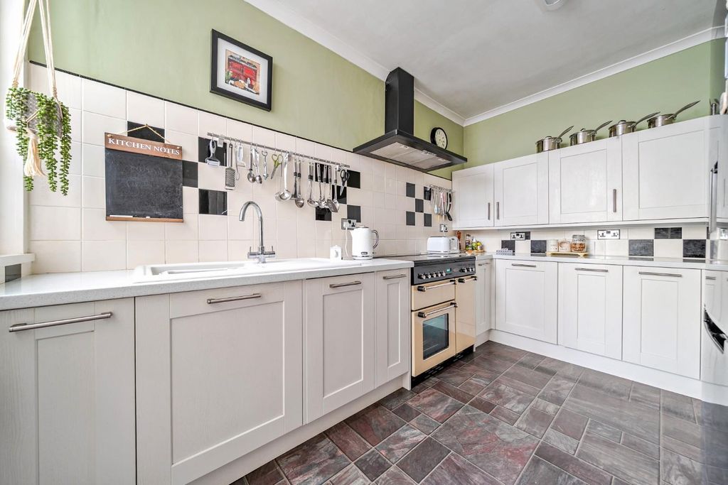 Property photo 2 of 18 1-698B3B3519c9B-1408881-15-698A2451E663B-1.Jpg