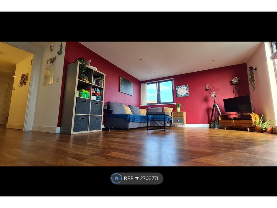 Property photo 1 of 11 Living Room