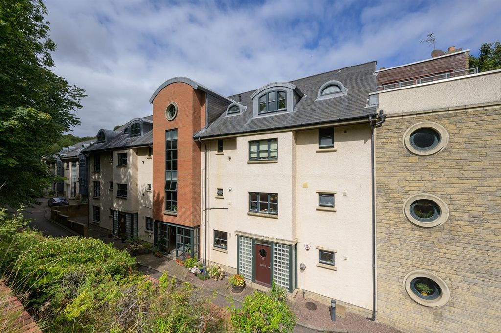 Property photo 1 of 17 Westmillroad492-3.Jpg