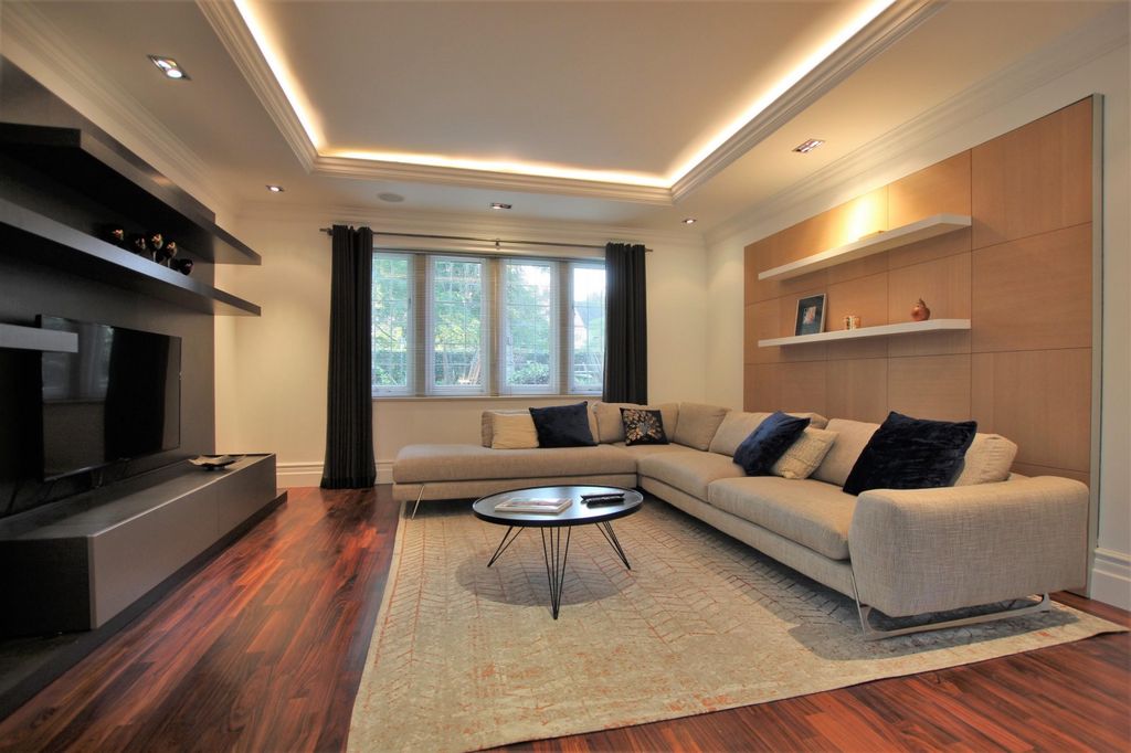 Property photo 3 of 30 Day Room