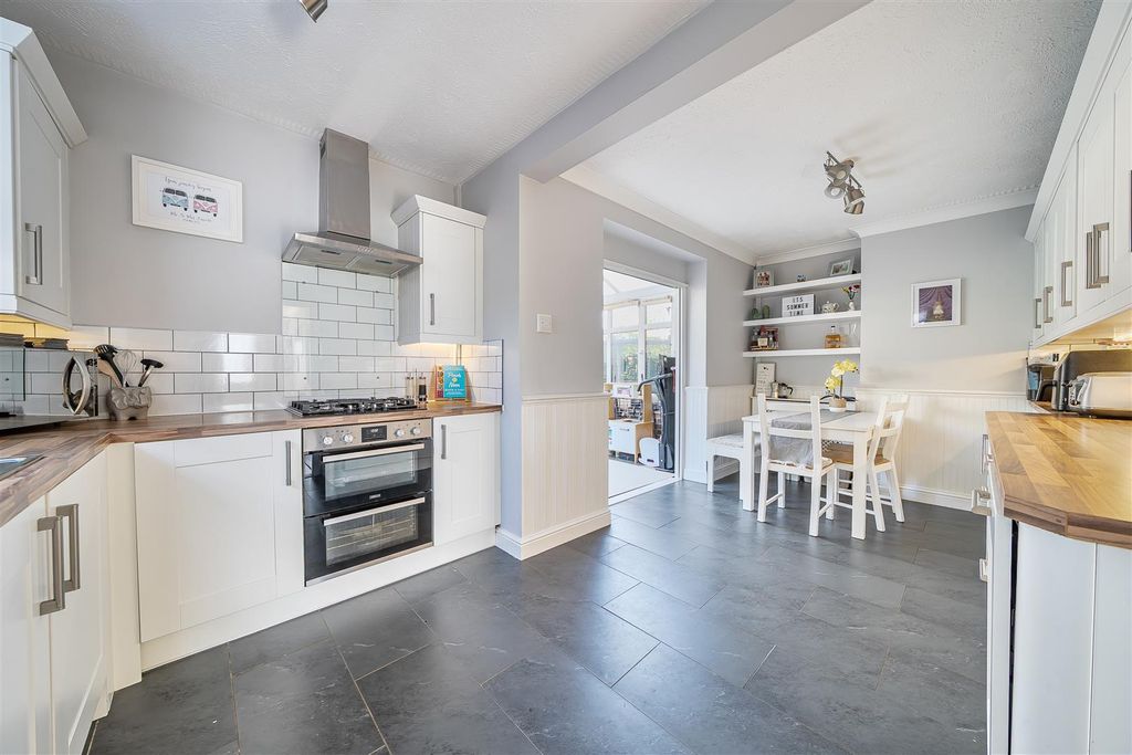 Property photo 3 of 18 Kitvhen/Diner