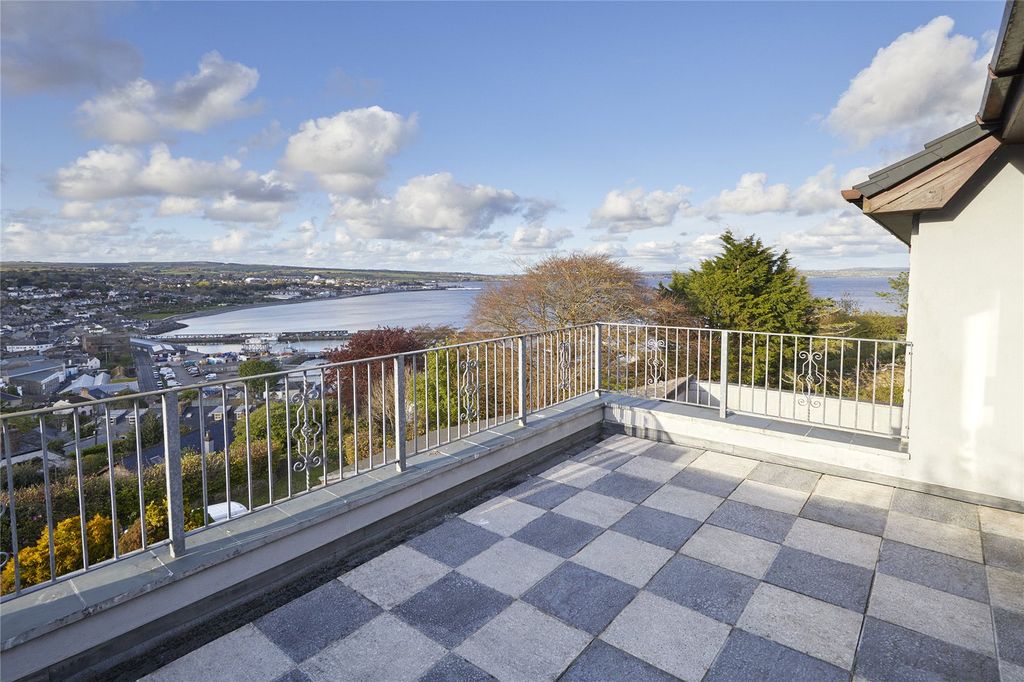 Property photo 2 of 33 Picture No. 27