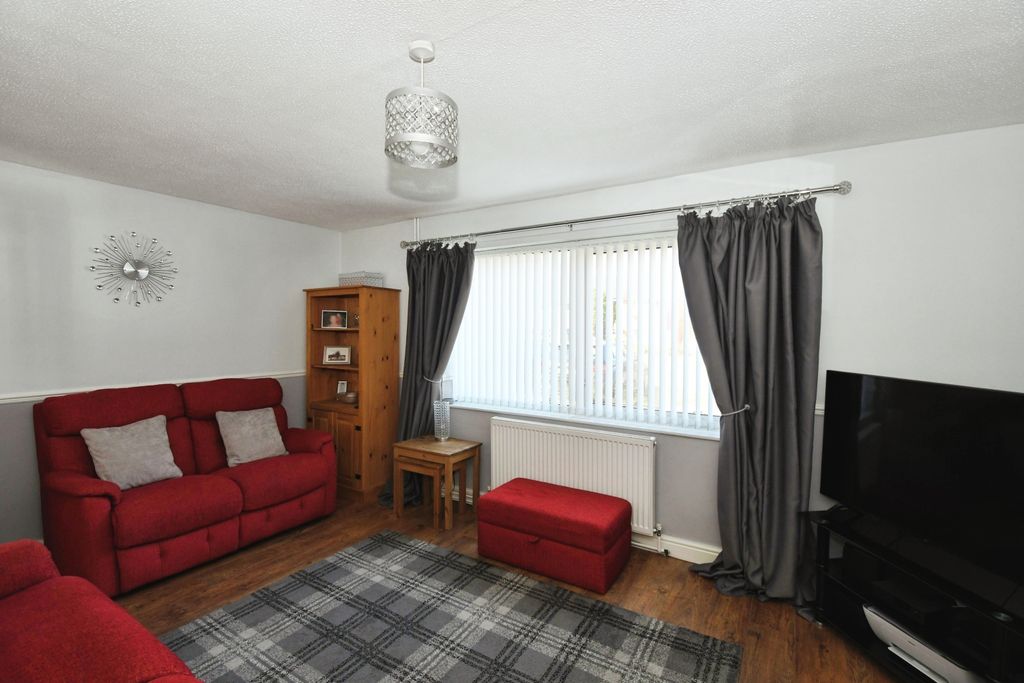 Property photo 3 of 14 Lounge