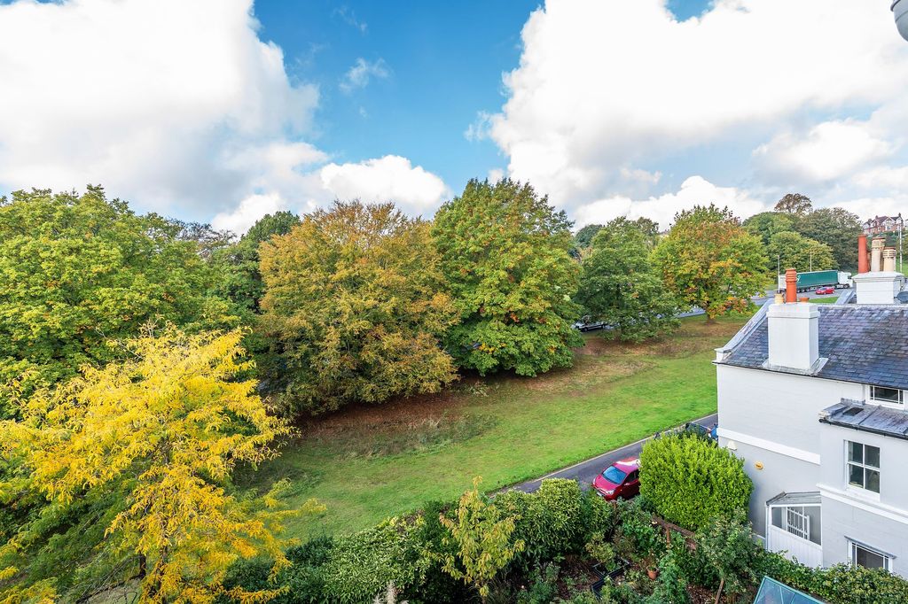 Property photo 3 of 33