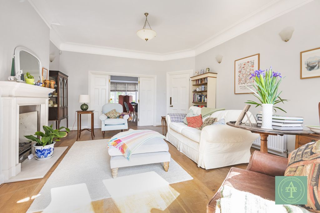 Property photo 3 of 48 Gallery