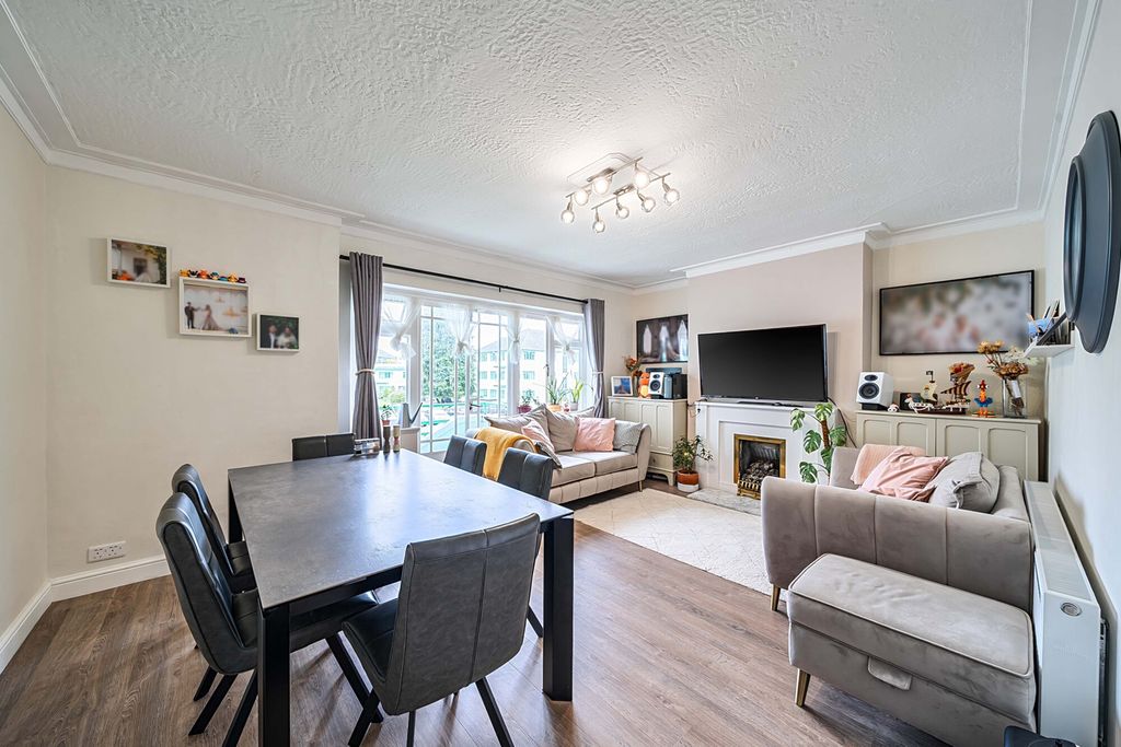 Property photo 2 of 20 1409587-13-6985E9...