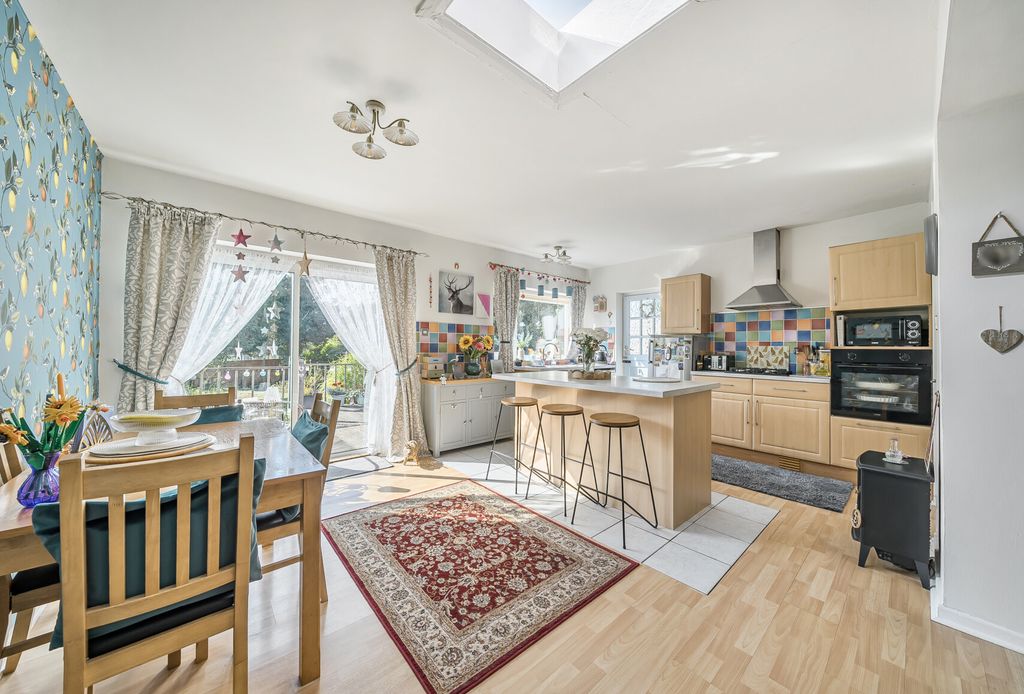 Property photo 3 of 15 1336011-20-689A34...