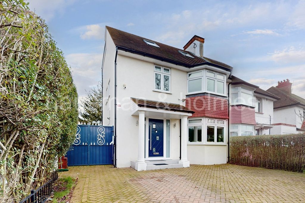 Property photo 2 of 27