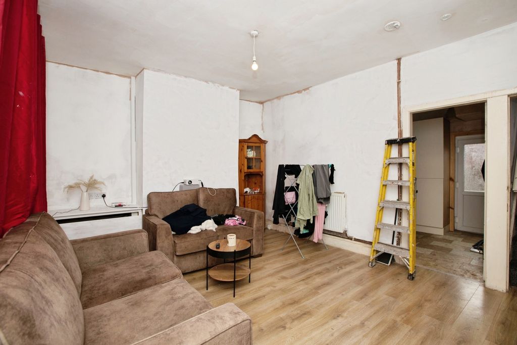 Property photo 3 of 12 Pbox-Img.Jpg