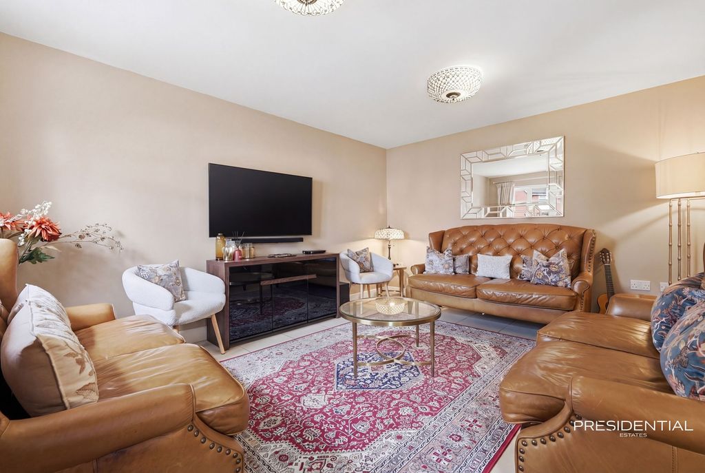 Property photo 2 of 31