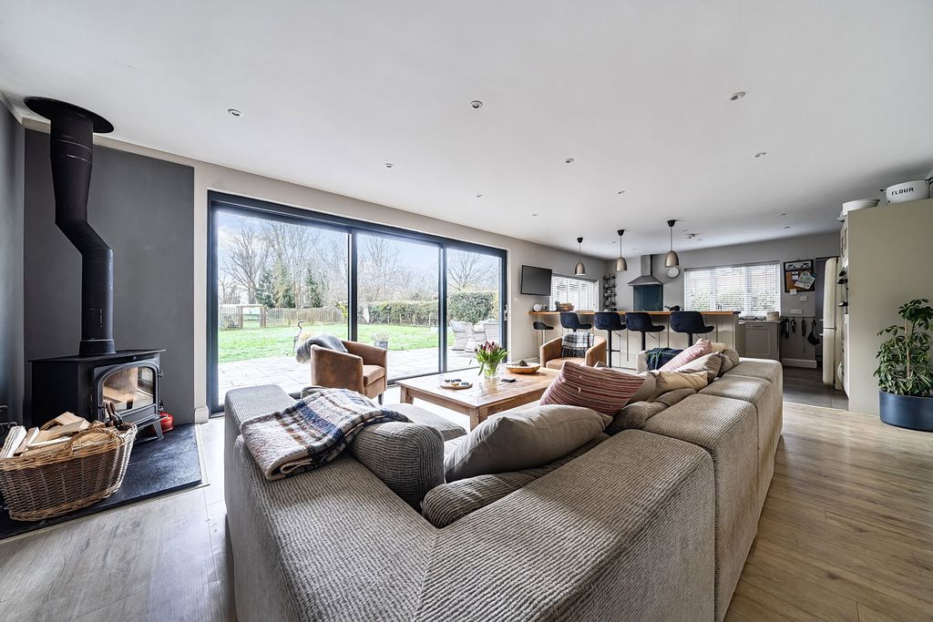 Property photo 2 of 32