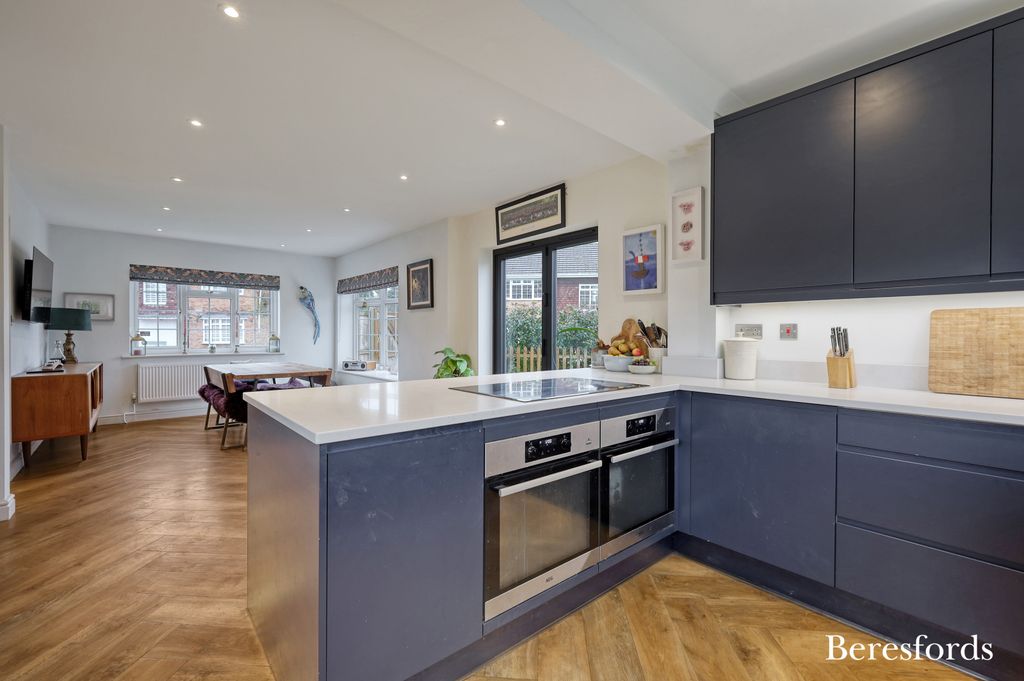 Property photo 2 of 23 Kitchen