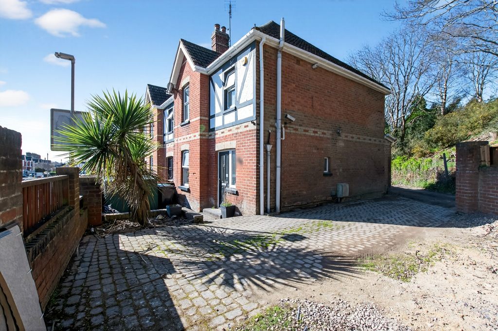 Property photo 1 of 22