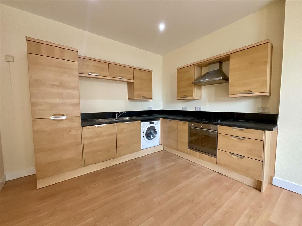Property photo 3 of 8 Kitchen