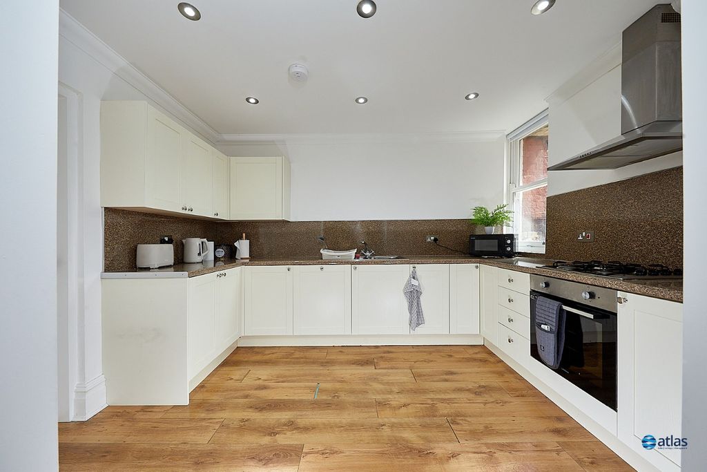 Property photo 3 of 15 Kitchen