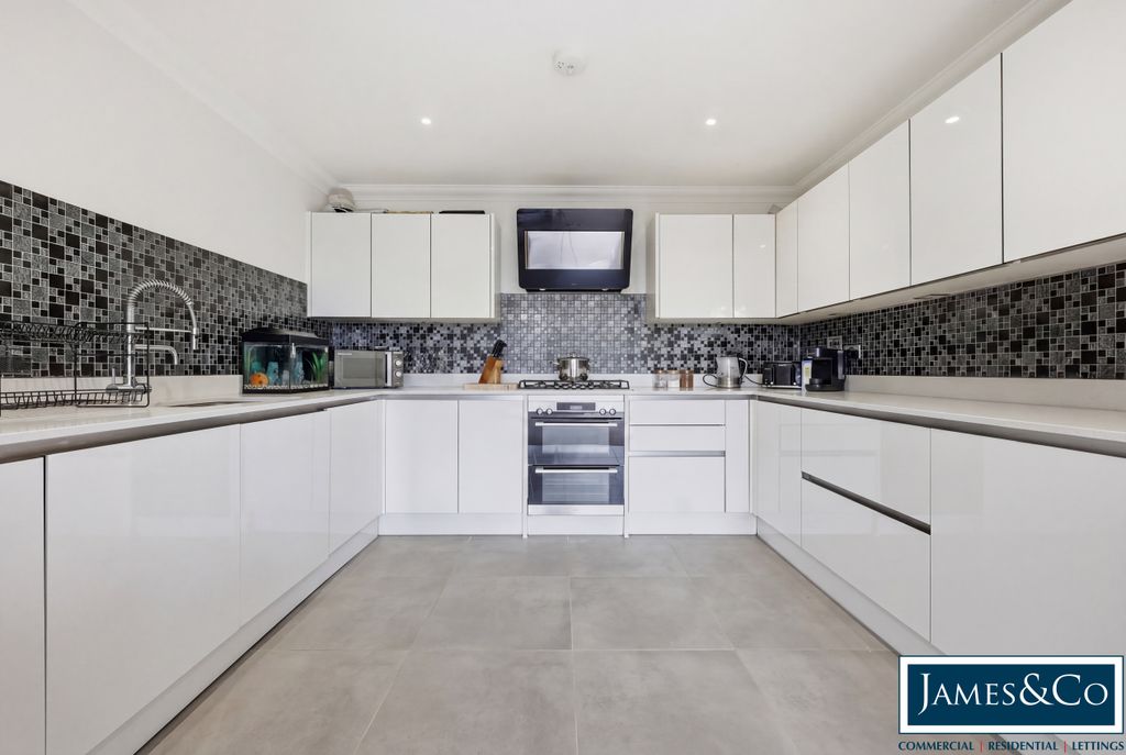 Property photo 3 of 13 11Ridleyh
