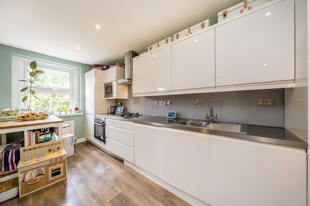 Property photo 2 of 6