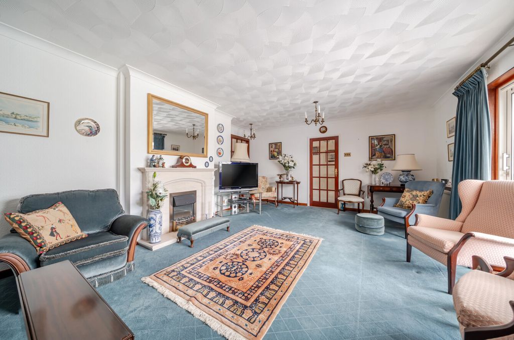 Property photo 2 of 12 1441983-9-69d8032...