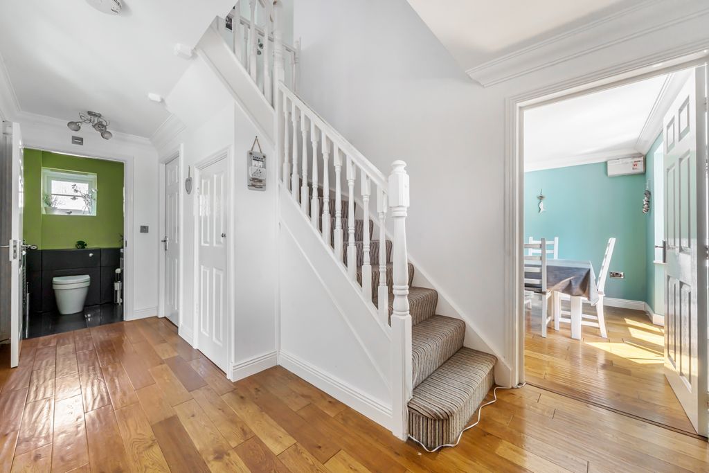 Property photo 2 of 20 1334165-14-6895Fc883640E