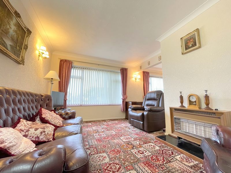 Property photo 3 of 14 Kirkhurst Close