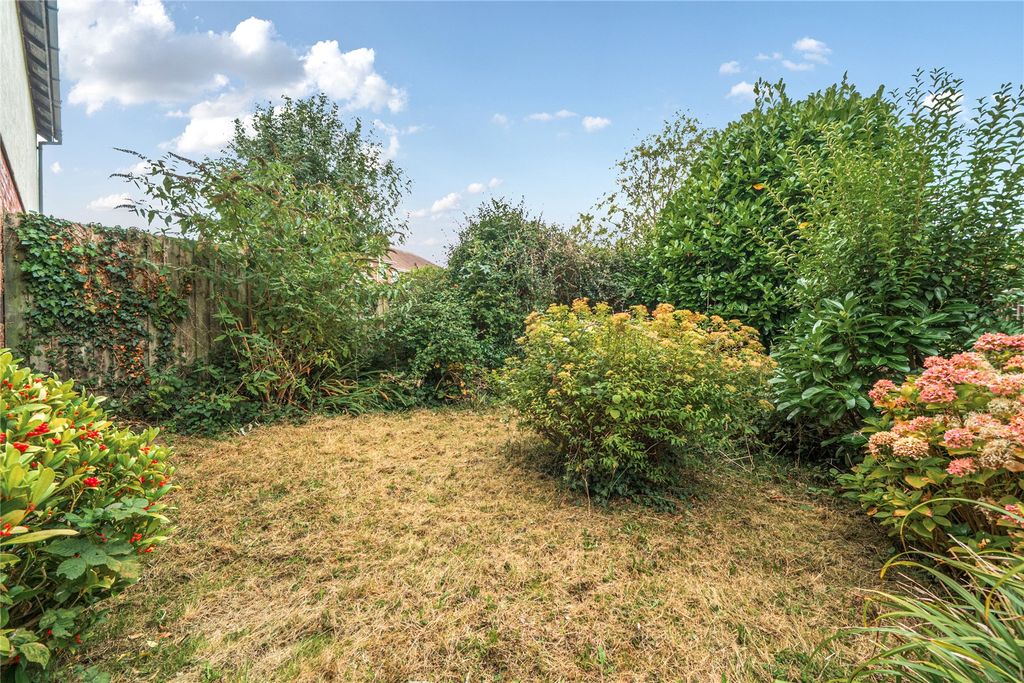 Property photo 2 of 12 Garden