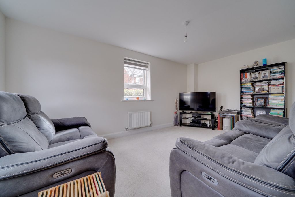 Property photo 3 of 15 4483612