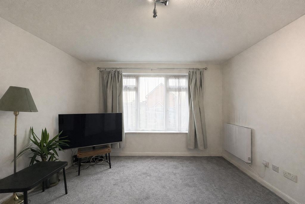 Property photo 3 of 10 Livingroom..Png