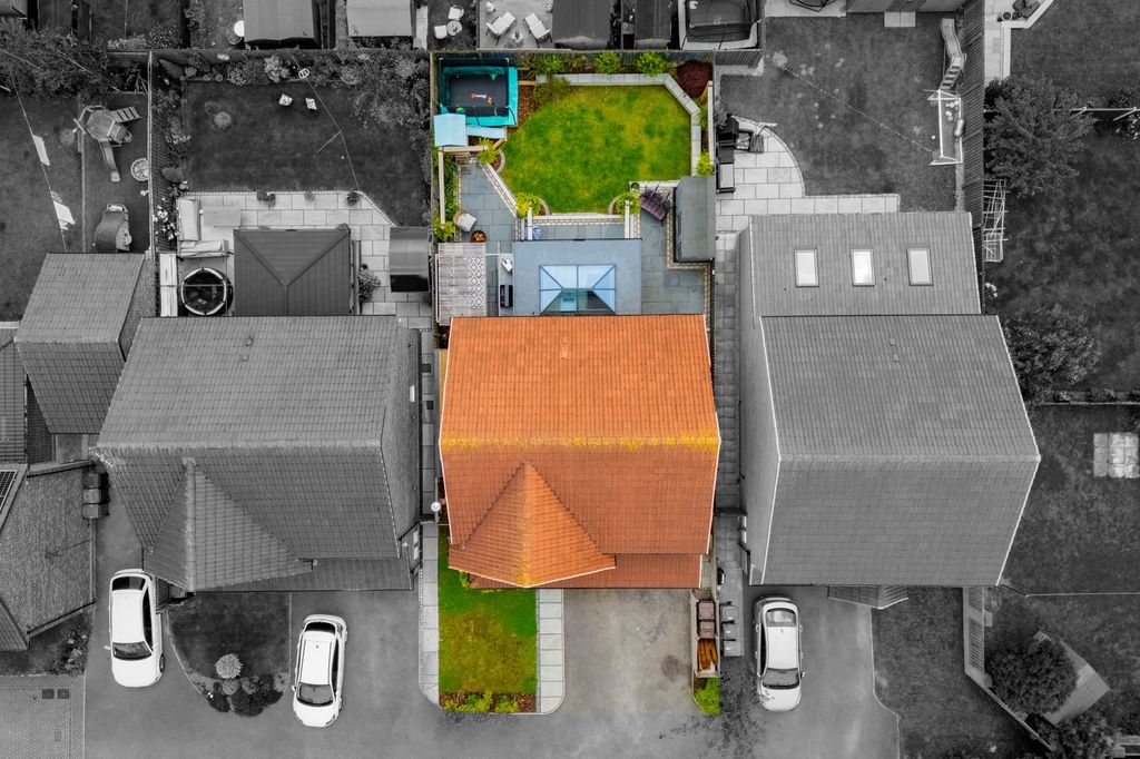 Property photo 2 of 27