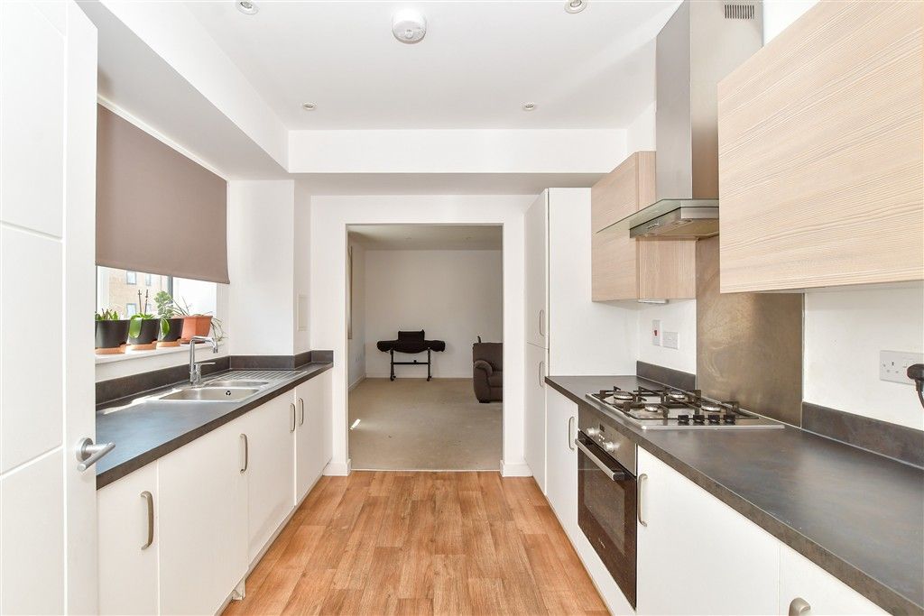 Property photo 3 of 11 Kitchen