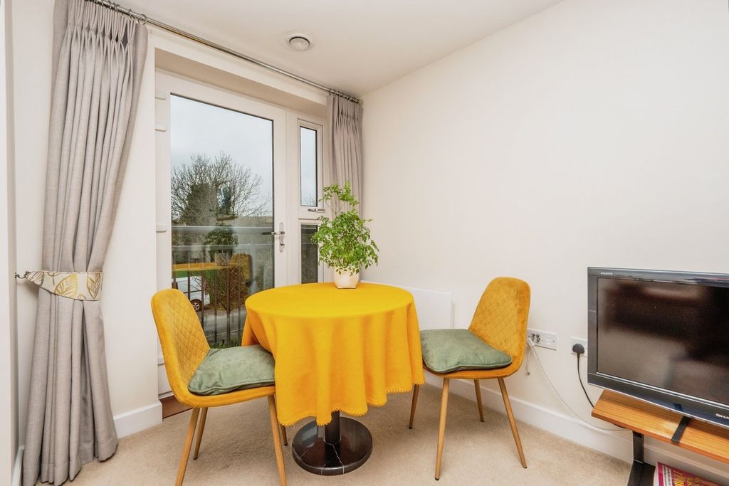 Property photo 3 of 11