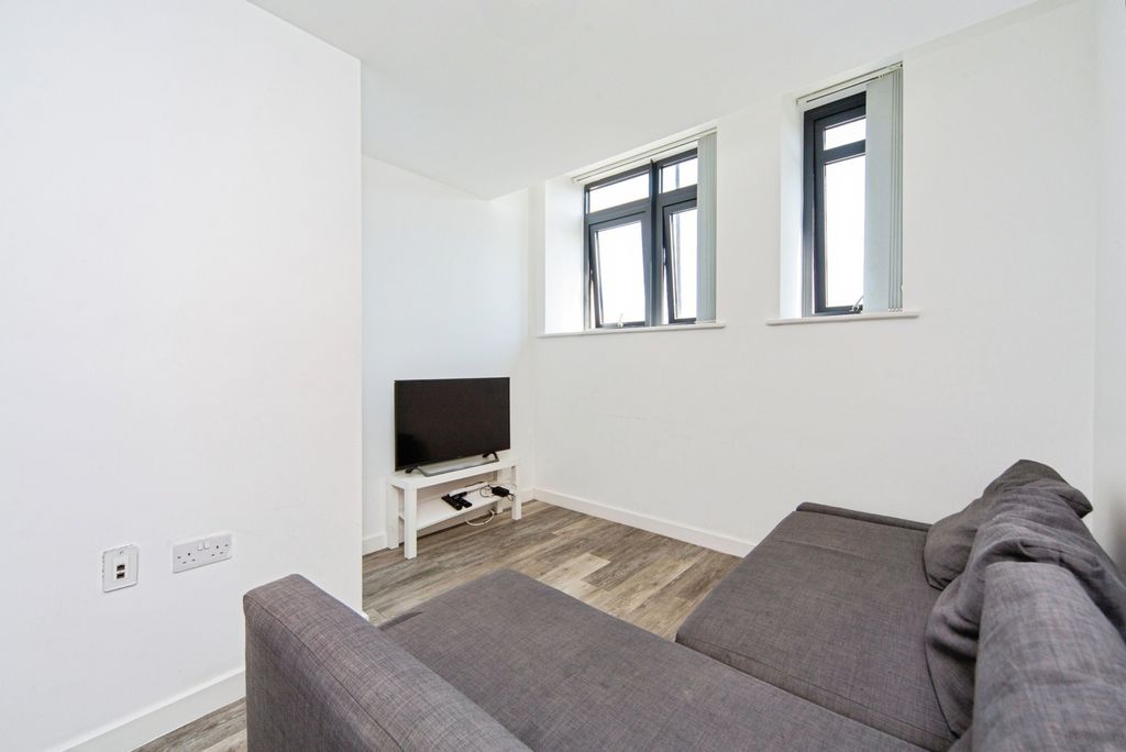 Property photo 2 of 16 Pbox-Img.Jpg