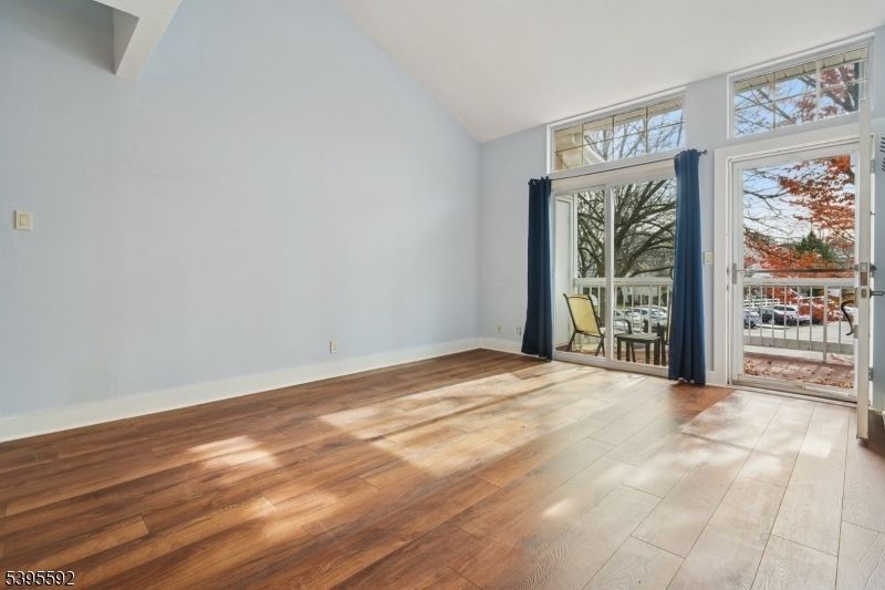 Property photo 3 of 8 <Alttext/>