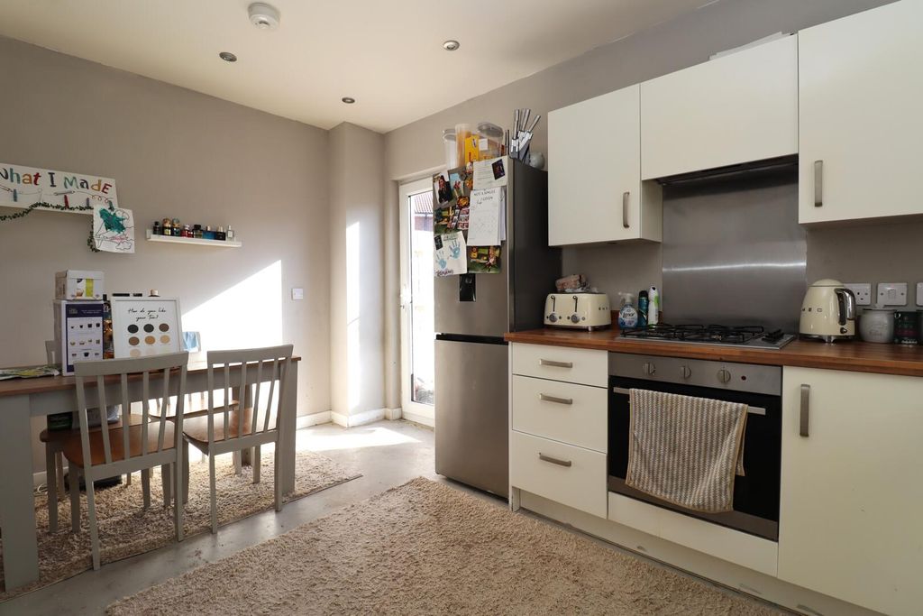 Property photo 3 of 13 Kitchen