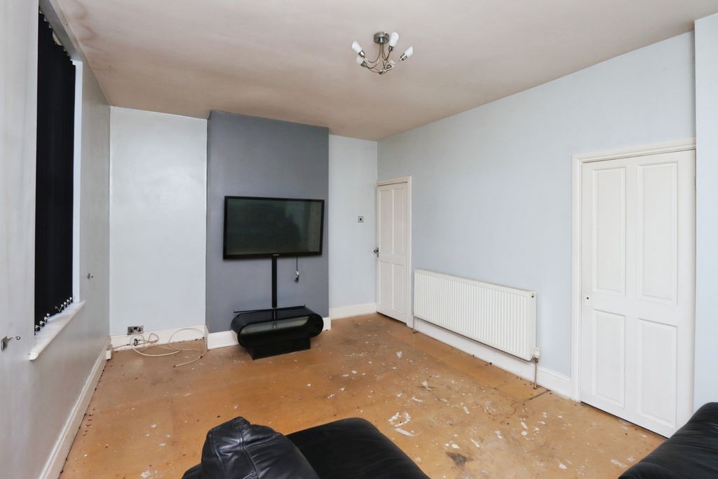 Property photo 2 of 15 Lounge