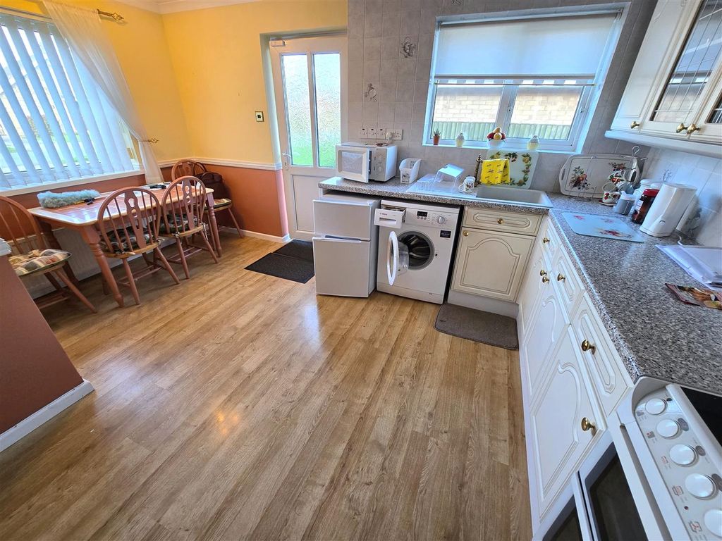 Property photo 3 of 12 Kitchen/Diner