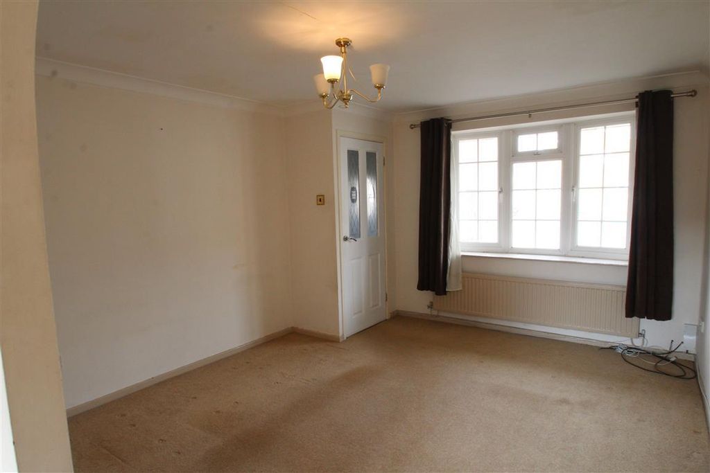 Property photo 3 of 7 Living Room