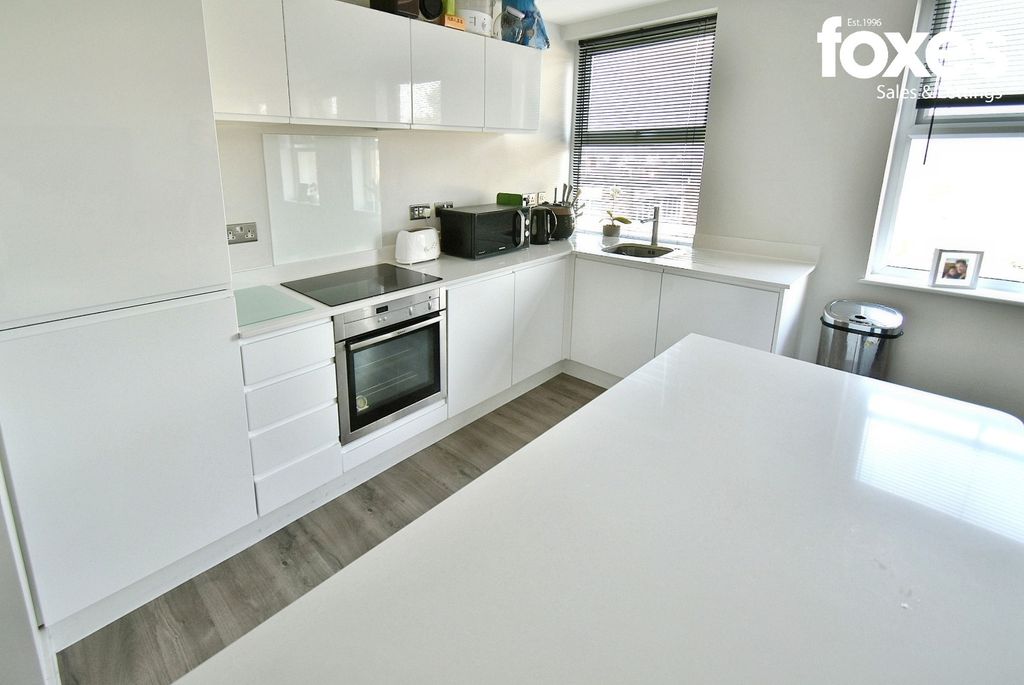 Property photo 2 of 14 4680462