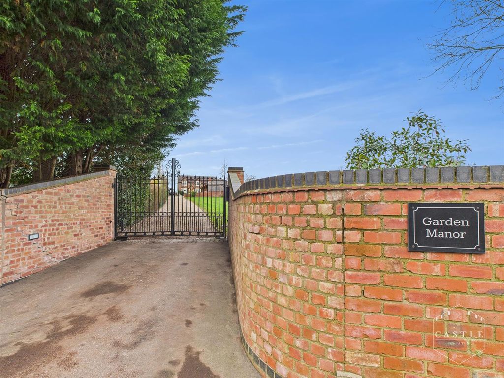 Property photo 2 of 44 Outside