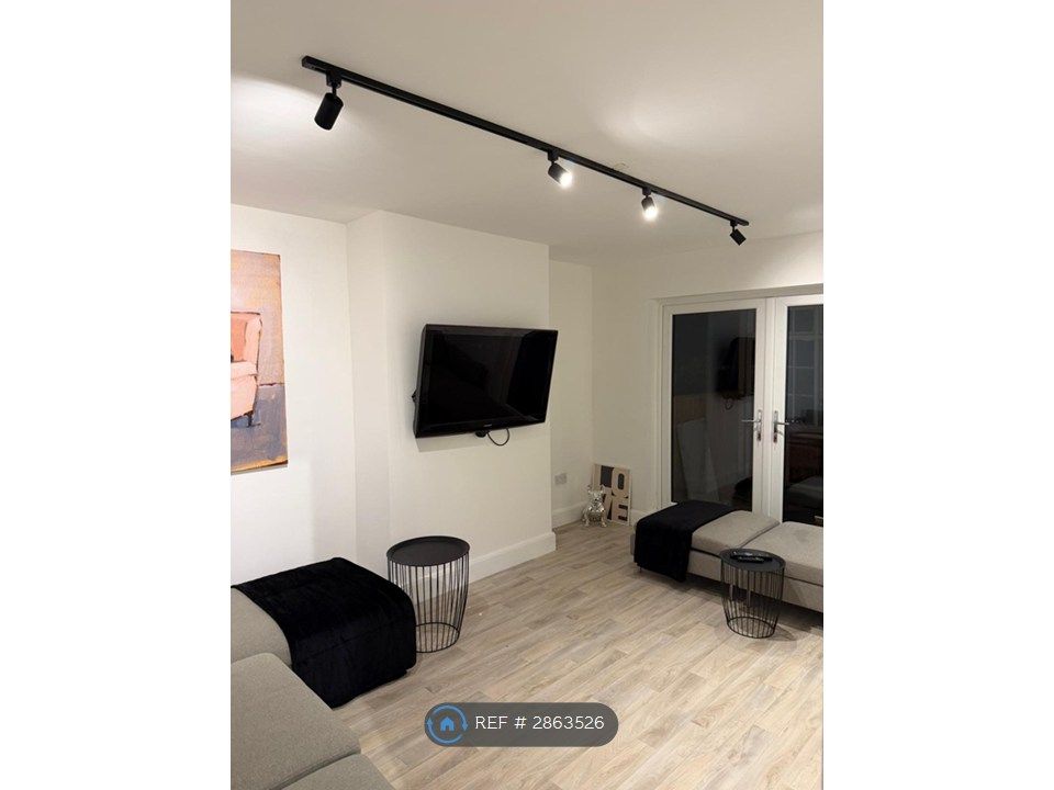 Property photo 1 of 28 Living Room