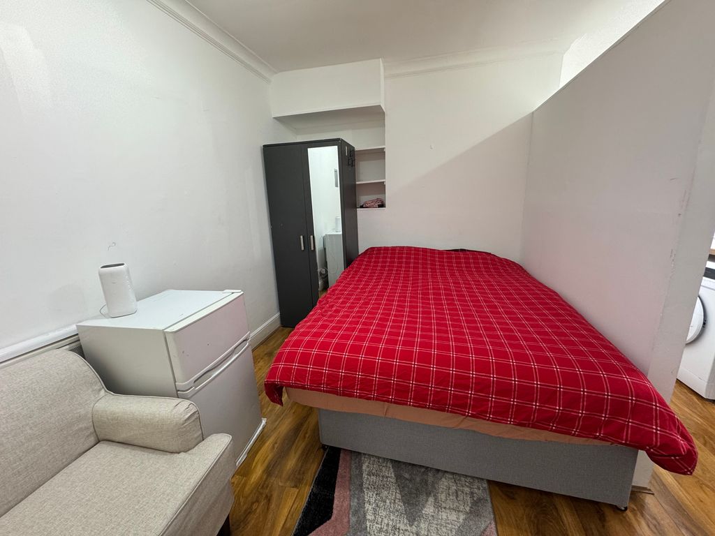 Property photo 1 of 3