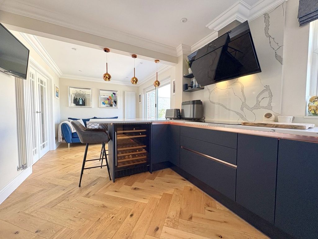 Property photo 3 of 45