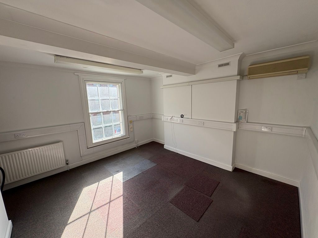 Property photo 2 of 6 Photo 4