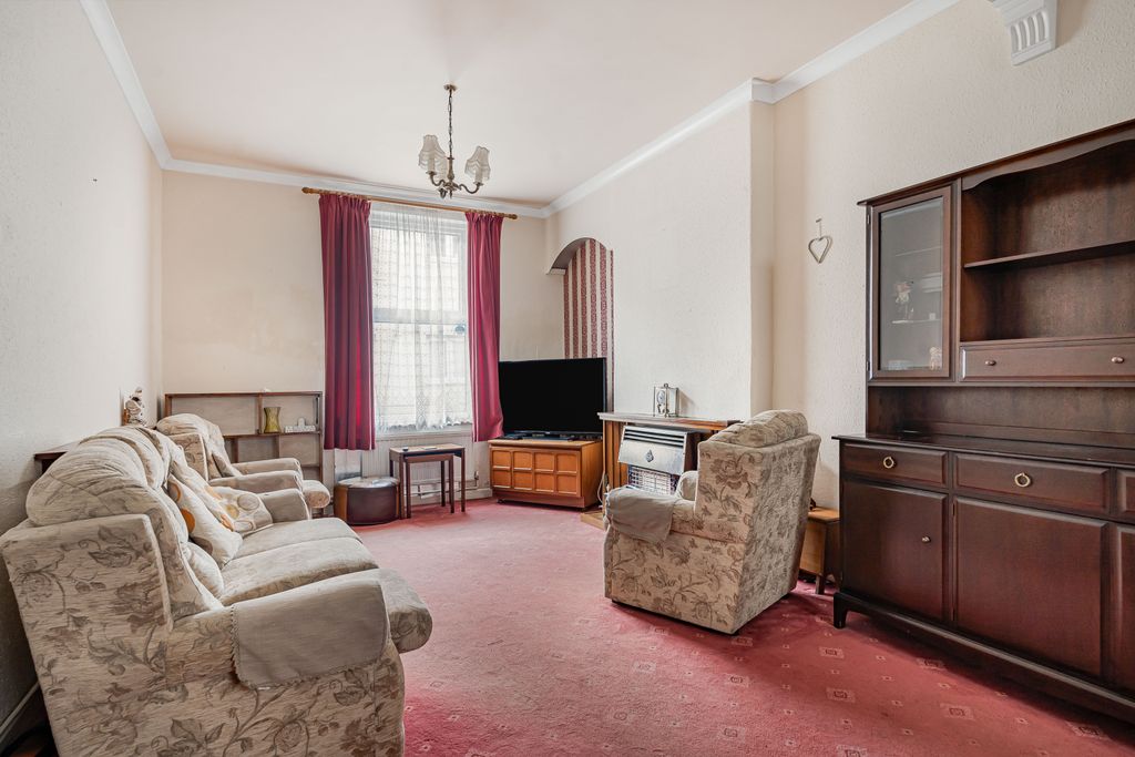 Property photo 2 of 18