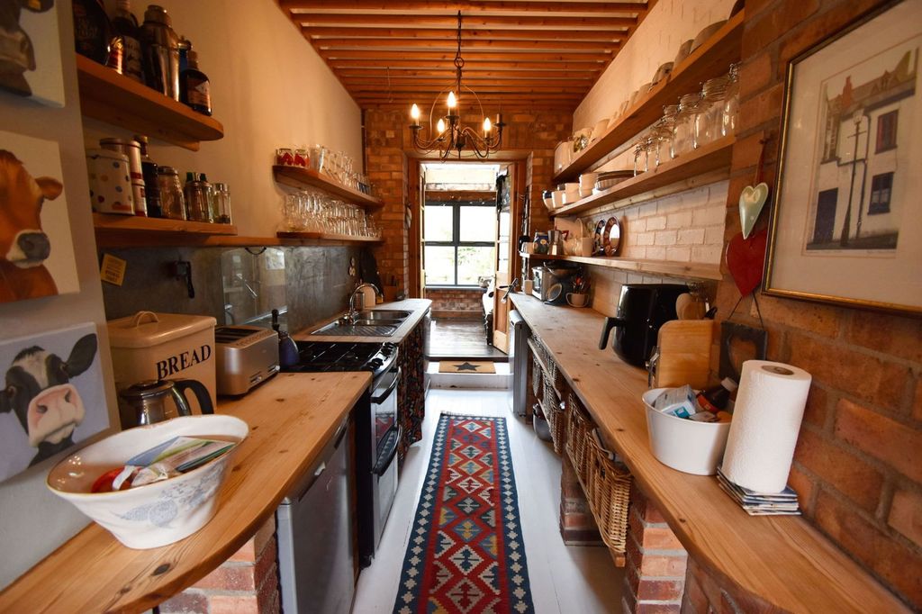 Property photo 2 of 23