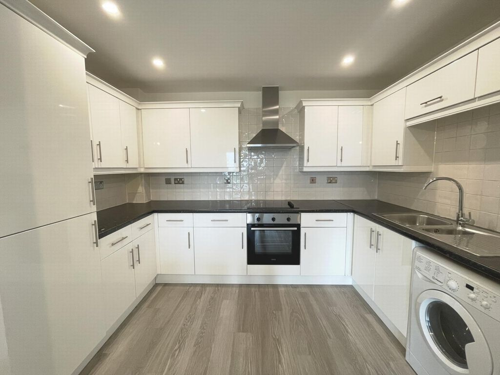 Property photo 3 of 13 Kitchen