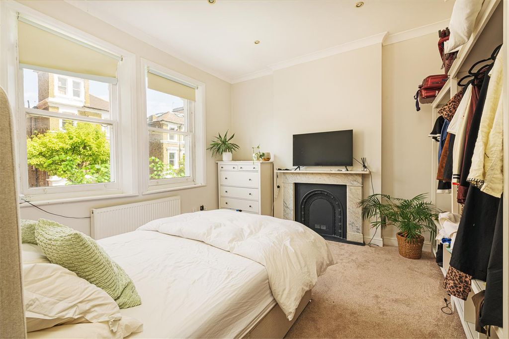 Property photo 3 of 8 Fff 4 Disraeli Rd Bed 1.Jpg