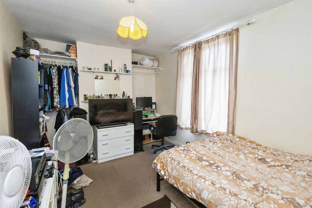 Property photo 3 of 12