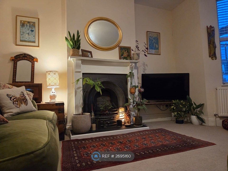 Property photo 3 of 11 Fireplace