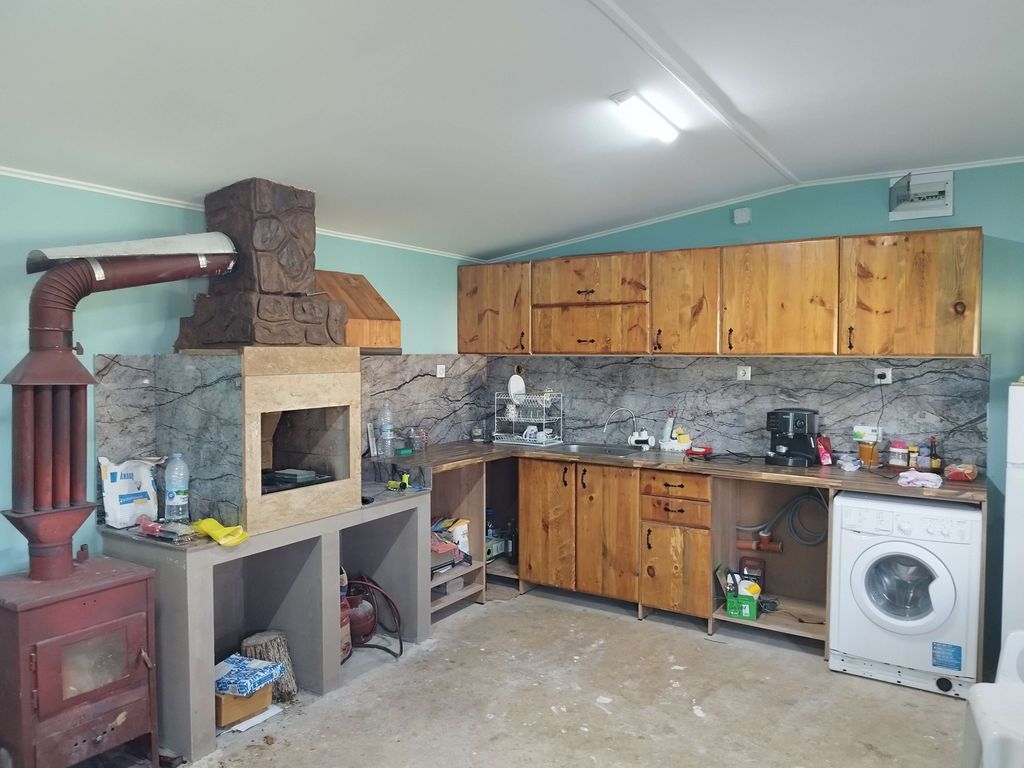 Property photo 3 of 6