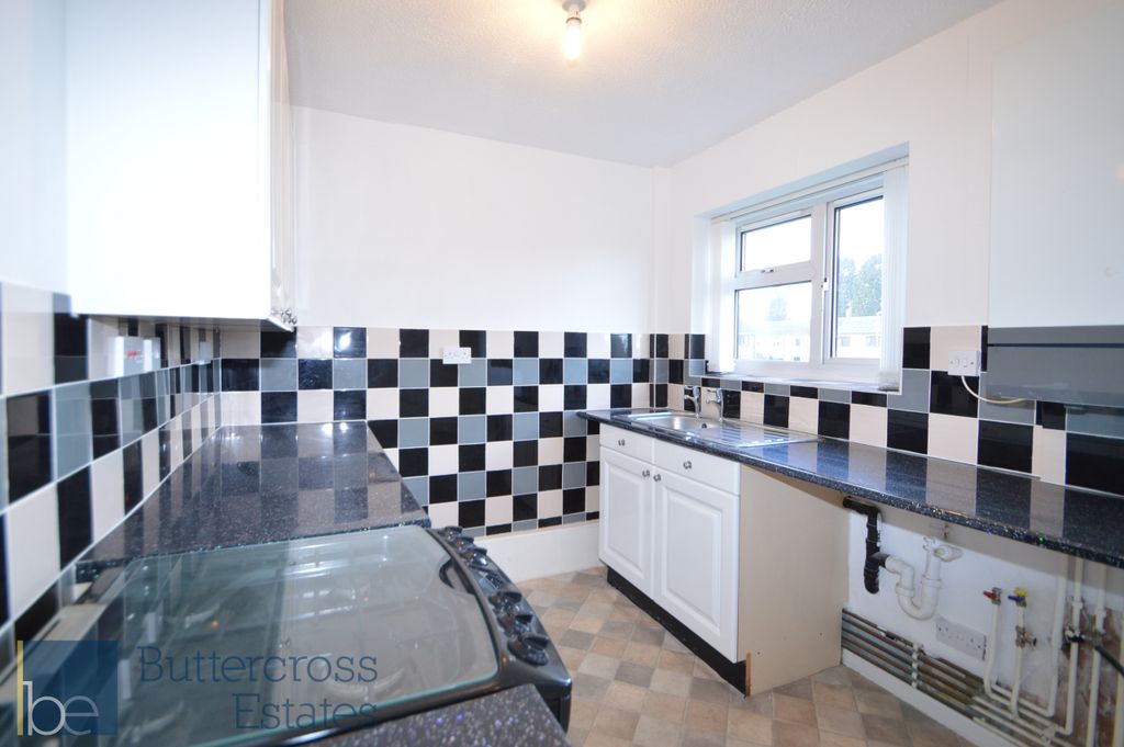Property photo 2 of 10 Kitchen